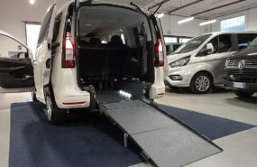 Volkswagen Caddy TDI PIANALE RIBASSATO PEDANA FOCACCIA PRONTA CONS